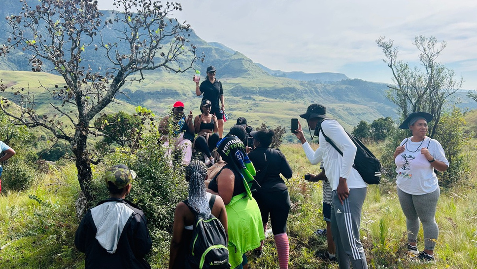 Group hiking through the Drakensberg mountains