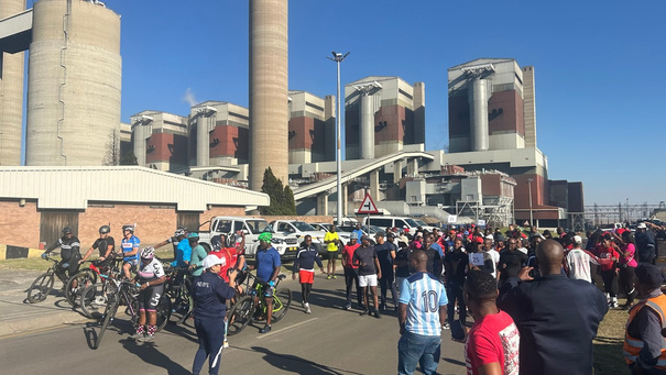 Large group at an Eskom Majuba wellness event
